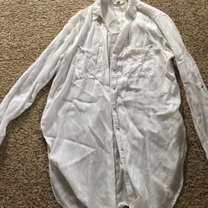 Women’s lightweight button up top